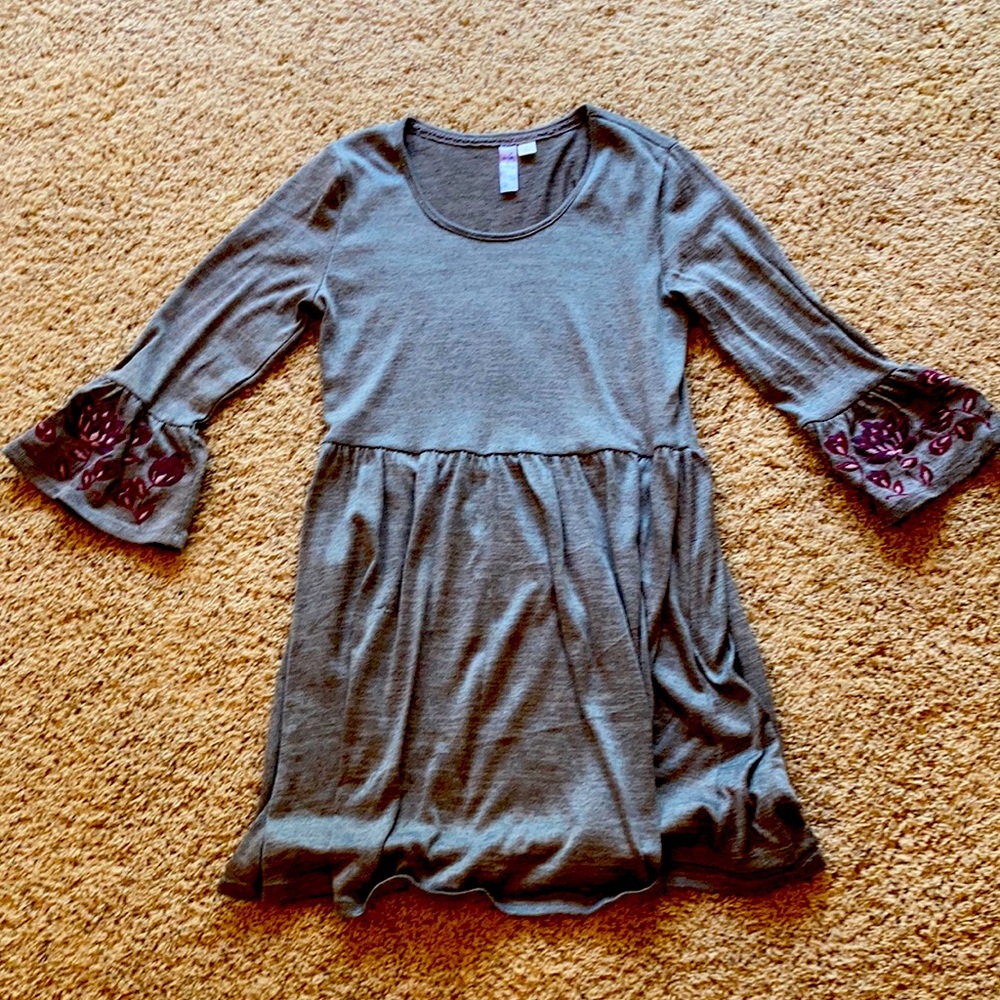 Small gray dress with embroidery detail